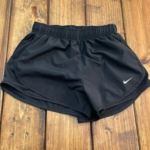 Black Nike shorts size small
